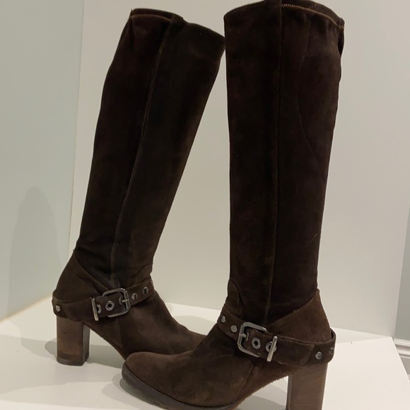 italian Shoes - Italian Brown Suede Designer boots. Size 37